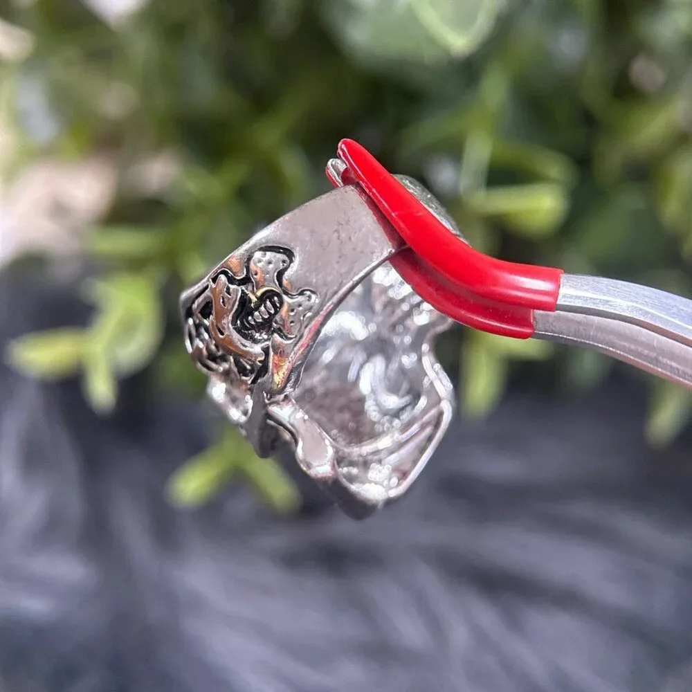 Red & Blue Eye‎ Skull Ring